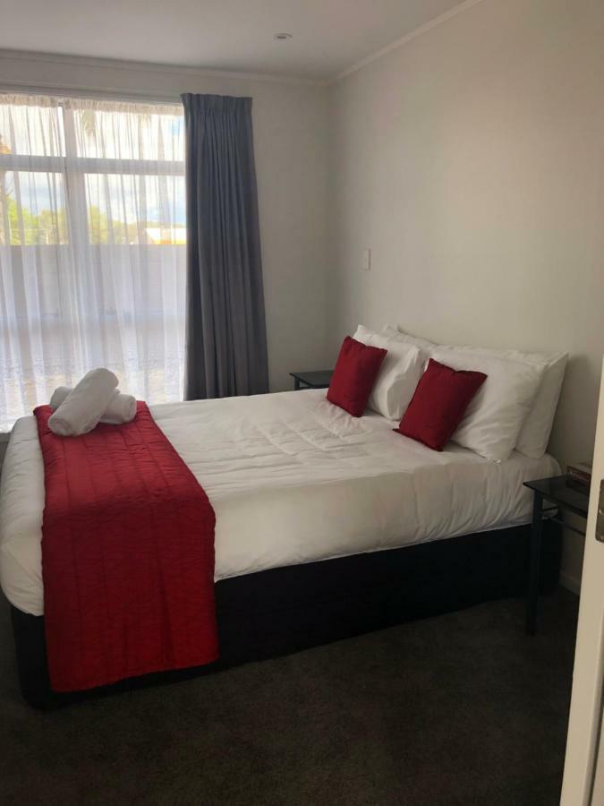 Ambassador Motor Inn Тауранга Экстерьер фото